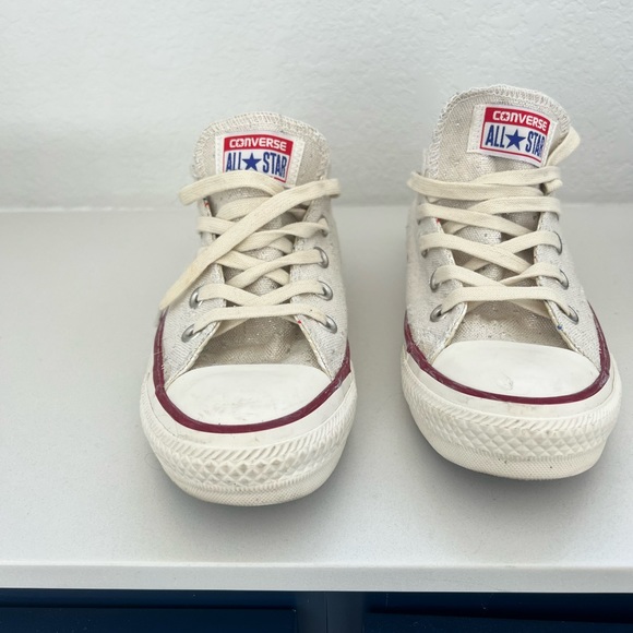 White converse - Picture 3 of 5